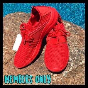 🏈NWT🏈Men’s Members only red knit sneakers